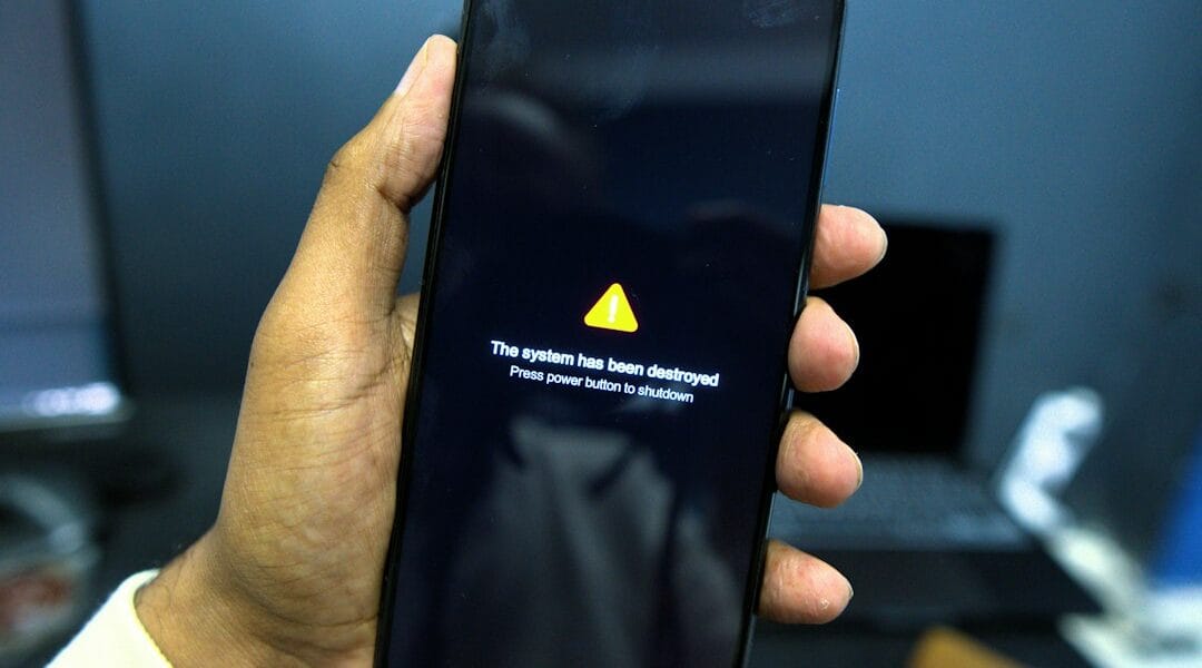 Android phone displaying a security warning, representing the RatHat Android malware banking trojan threat